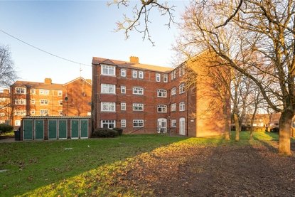 2 Bedroom Apartment LetApartment Let in Cell Barnes Lane, St. Albans, Hertfordshire - Collinson Hall
