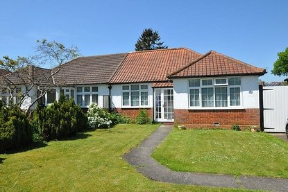 2 Bedroom Bungalow For Sale in Stanley Avenue, St. Albans, Hertfordshire - Collinson Hall