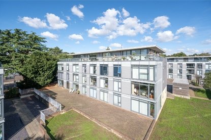 1 Bedroom Apartment For SaleApartment For Sale in Whitley Court Newsom Place, Hatfield Road, St. Albans - Collinson Hall