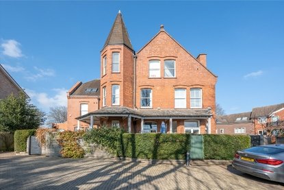 3 Bedroom House Let AgreedHouse Let Agreed in Cadoxton Place, 29 Avenue Road, St. Albans - Collinson Hall