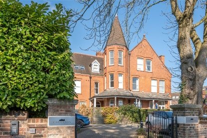 3 Bedroom House LetHouse Let in Cadoxton Place, 29 Avenue Road, St. Albans - Collinson Hall