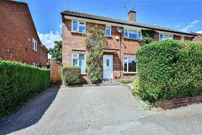3 Bedroom House New InstructionHouse New Instruction in Sunnydell, St. Albans, Hertfordshire - Collinson Hall