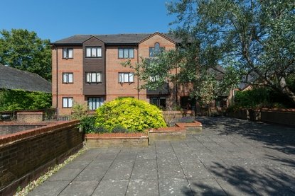 1 Bedroom Apartment Let AgreedApartment Let Agreed in Chatsworth Court, Granville Road, St. Albans - Collinson Hall