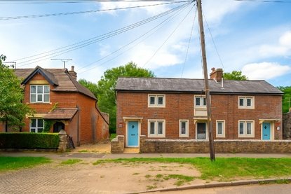 2 Bedroom House To LetHouse To Let in Frogmore, St. Albans, Hertfordshire - Collinson Hall