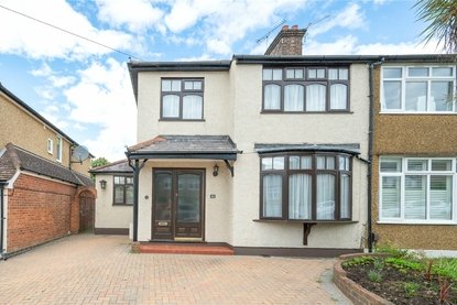 3 Bedroom House For SaleHouse For Sale in Salisbury Avenue, St. Albans, Hertfordshire - Collinson Hall