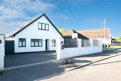 4 Bedroom House For SaleHouse For Sale in The Crescent, Bricket Wood, St. Albans - Collinson Hall