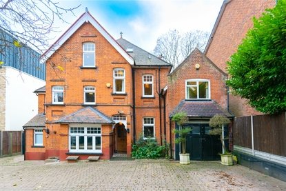 7 Bedroom House For SaleHouse For Sale in London Road, St. Albans, Hertfordshire - Collinson Hall
