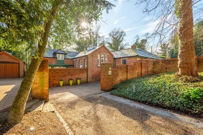 4 Bedroom House For SaleHouse For Sale in Trevelyan Place, St. Stephens Hill, St. Albans - Collinson Hall