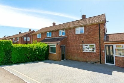 3 Bedroom House Sold Subject to Contract in Birchwood Way, Park Street, St. Albans - Collinson Hall
