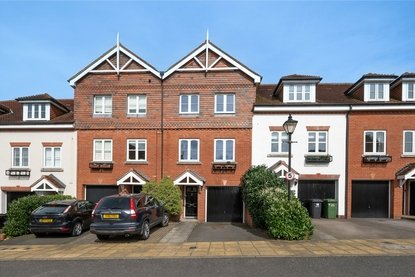 4 Bedroom House New InstructionHouse New Instruction in Pegasus Place, St. Albans, Hertfordshire - Collinson Hall