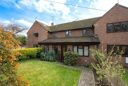 3 Bedroom House For SaleHouse For Sale in Batchwood Drive, St. Albans, Hertfordshire - Collinson Hall