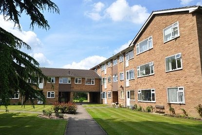 1 Bedroom Apartment To LetApartment To Let in Cumberland Court, Carlisle Avenue, St Albans - Collinson Hall