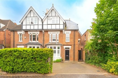 6 Bedroom House For SaleHouse For Sale in Beaconsfield Road, St. Albans, Hertfordshire - Collinson Hall