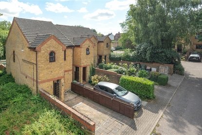 2 Bedroom House For SaleHouse For Sale in Grindcobbe, St. Albans, Hertfordshire - Collinson Hall