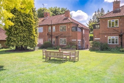 2 Bedroom Maisonette For SaleMaisonette For Sale in Woodstock Road North, St. Albans, Hertfordshire - Collinson Hall