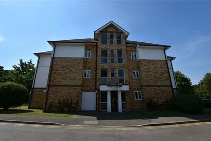 1 Bedroom Apartment Let AgreedApartment Let Agreed in St James Court, Park View Close, St. Albans - Collinson Hall