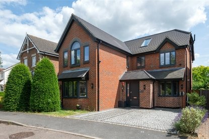 4 Bedroom House For SaleHouse For Sale in Nimrod Close, St. Albans, Hertfordshire - Collinson Hall