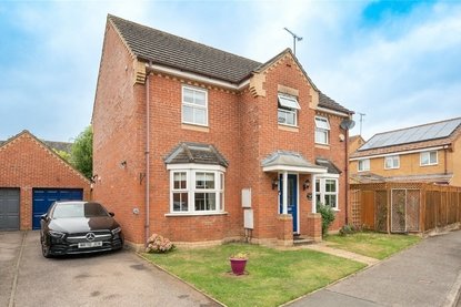 4 Bedroom House For SaleHouse For Sale in Wynches Farm Drive, St. Albans, Hertfordshire - Collinson Hall