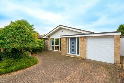 3 Bedroom Bungalow For SaleBungalow For Sale in Sewell Close, St. Albans, Hertfordshire - Collinson Hall