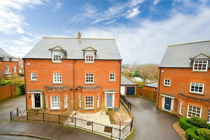 4 Bedroom House For SaleHouse For Sale in Goldsmith Way, St. Albans, Hertfordshire - Collinson Hall