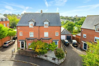 4 Bedroom House For SaleHouse For Sale in Goldsmith Way, St. Albans, Hertfordshire - Collinson Hall