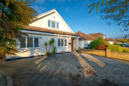 4 Bedroom House For SaleHouse For Sale in South Riding, Bricket Wood, St. Albans - Collinson Hall