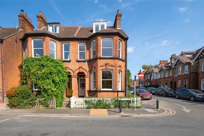 5 Bedroom House For SaleHouse For Sale in Selby Avenue, St. Albans, Hertfordshire - Collinson Hall