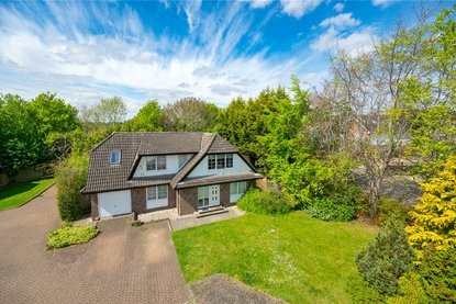 5 Bedroom House For SaleHouse For Sale in Aspen Close, Bricket Wood, St. Albans - Collinson Hall