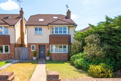 4 Bedroom House For SaleHouse For Sale in Watford Road, Chiswell Green, St Albans - Collinson Hall