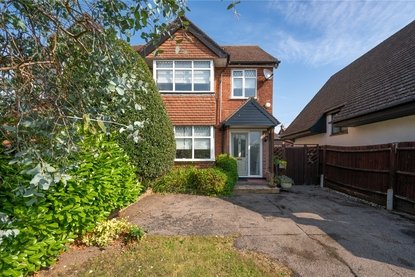 4 Bedroom House For SaleHouse For Sale in Mount Pleasant Lane, Bricket Wood, St. Albans - Collinson Hall