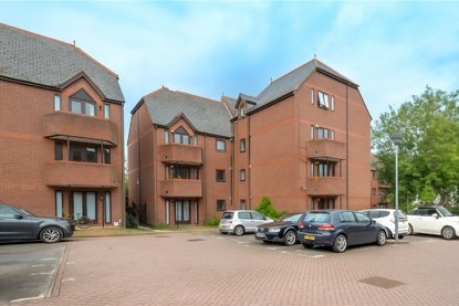 2 Bedroom Apartment For SaleApartment For Sale in Ashtree Court, Granville Road, St. Albans - Collinson Hall