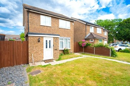 3 Bedroom House For SaleHouse For Sale in Maplefield, Park Street, St. Albans - Collinson Hall