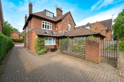 1 Bedroom Apartment New InstructionApartment New Instruction in Beaconsfield Road, St. Albans, Hertfordshire - Collinson Hall