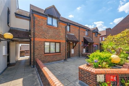 2 Bedroom Maisonette To LetMaisonette To Let in Half Moon Mews, St. Albans, Hertfordshire - Collinson Hall
