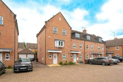 4 Bedroom House New InstructionHouse New Instruction in Curo Park, Frogmore, St. Albans - Collinson Hall