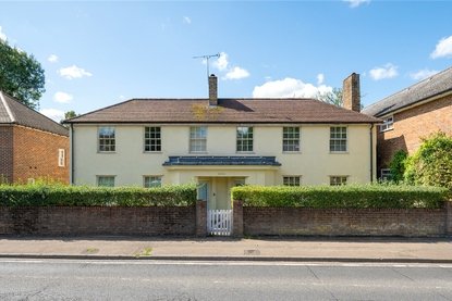 1 Bedroom Apartment New InstructionApartment New Instruction in Park Street, St. Albans, Hertfordshire - Collinson Hall
