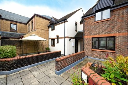 2 Bedroom Maisonette To LetMaisonette To Let in Half Moon Mews, St. Albans, Hertfordshire - Collinson Hall