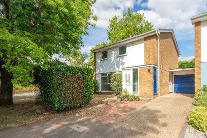 4 Bedroom House For SaleHouse For Sale in Samian Gate, St. Albans, Hertfordshire - Collinson Hall