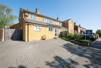 4 Bedroom House For SaleHouse For Sale in Sandpit Lane, St. Albans, Hertfordshire - Collinson Hall
