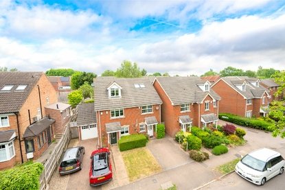 3 Bedroom House For SaleHouse For Sale in Holyrood Crescent, St. Albans, Hertfordshire - Collinson Hall