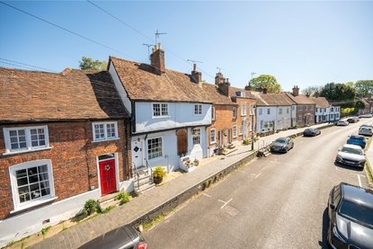 2 Bedroom House For SaleHouse For Sale in Fishpool Street, St. Albans, Hertfordshire - Collinson Hall