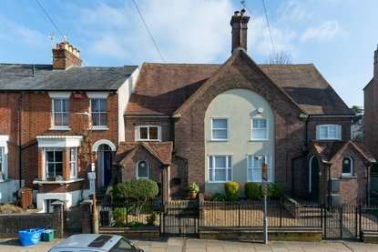 3 Bedroom House Let in Church Crescent, St. Albans, Hertfordshire - Collinson Hall
