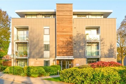 1 Bedroom Apartment For SaleApartment For Sale in Newsom Place, St. Peters Road, St. Albans - Collinson Hall