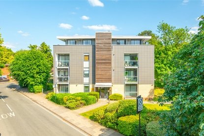 1 Bedroom Apartment For SaleApartment For Sale in Newsom Place, St. Peters Road, St. Albans - Collinson Hall