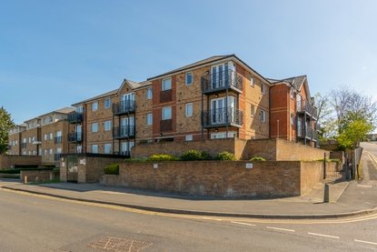 2 Bedroom Apartment Let AgreedApartment Let Agreed in Old Watford Road, Bricket Wood, St. Albans - Collinson Hall