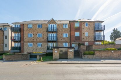 2 Bedroom Apartment To LetApartment To Let in Old Watford Road, Bricket Wood, St. Albans - Collinson Hall