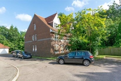 2 Bedroom Apartment For Sale in The Brambles, Prospect Road, St. Albans - Collinson Hall