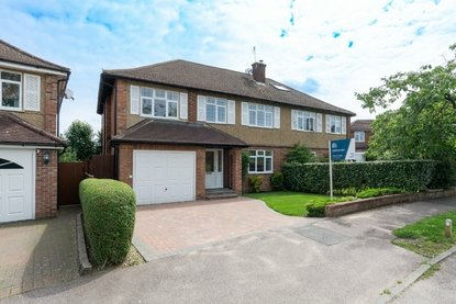4 Bedroom House Let AgreedHouse Let Agreed in Middlefield Close, St. Albans, Hertfordshire - Collinson Hall