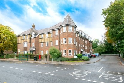 2 Bedroom Apartment LetApartment Let in Chime Square, St. Albans, Hertfordshire - Collinson Hall