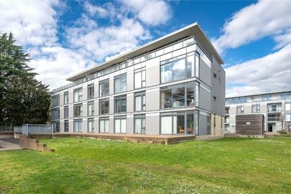 1 Bedroom Apartment To LetApartment To Let in Whitley Court, Newsom Place, Hatfield Road - Collinson Hall